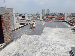 Thi công chống nóng sàn mái bê tông bằng tấm gạch mát 3cm tại Đội Cấn – Hà Nội